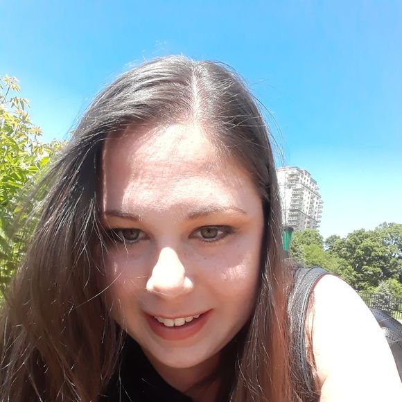 Meet your Posher, Lisa - Picture 1 of 1